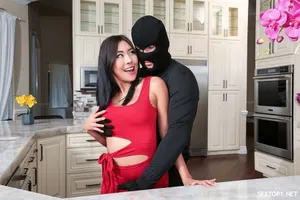Hai bố con thay nhau đụ cô giáo chủ nhiệm