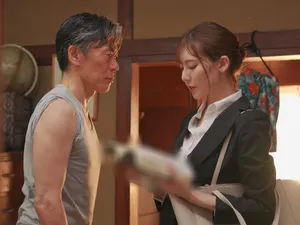Tuổi 18 em bước chân vào ngành jav và lần đầu được bắn vào bên trong