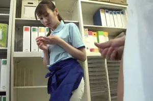Thức dậy sau bữa tiệc rượu công ty, tôi đang ở nhà cô đồng nghiệp