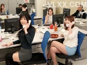 Ông chồng nợ nần vì làm ăn thất bại, vợ yêu lén đi bán dâm để kiếm tiền