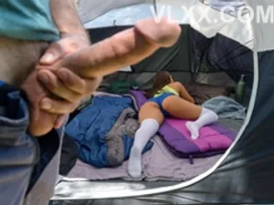 Bố đột ngột qua đời để lại cậu con trai nghiện tự sướng sống với má kế