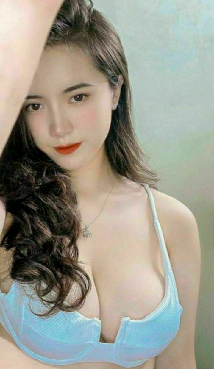 Anh nhân viên hậu đậu sắp thôi việc thì được nữ đồng nghiệp tốt bụng an ủi